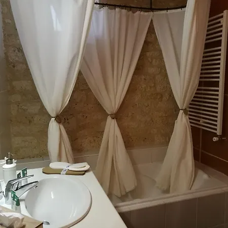 게스트하우스 Les Vents Bleus 4*